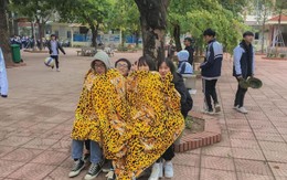 Muôn kiểu chống rét 'cười không nhặt được miệng' của người dân