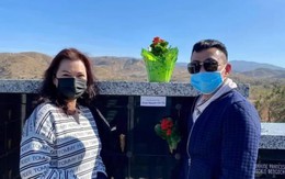 Vợ Chí Tài cùng gia đình đến thăm mộ chồng sau một tháng ngày mất