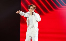 Giọng hát Việt nhí: Cậu bé ‘bất thường’ gây bão với phong cách lạ