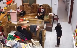 Bé gái khóc tức tưởi vì bị bà mắng oan