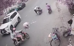 Cô gái rớt 30 triệu trên đường bị đám đông 'hôi sạch' trong 15 giây