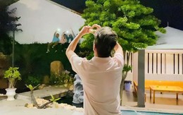 Đang tổ chức tiệc, Mr Đàm giật mình vì fan 'leo tường' xem mình hát