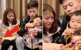 Bố cầm ly trà sữa lừa con trai uống thuốc ngon lành