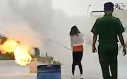 Cô gái dập lửa vụng về khiến các anh lính cứu hỏa bối rối