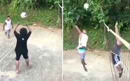 Pha đánh bóng chuyền 'kinh điển' khiến đối phương phải bó tay