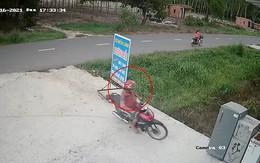 Người đàn ông có pha drift xe máy thoát ngã xuống mương