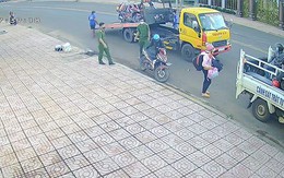 Cảnh sát giúp đỡ người dân về quê tránh dịch khi xe máy bị hư