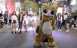 Chàng trai Mascot bán hàng rong nhảy poping đỉnh cao