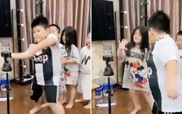 Em gái ngơ ngác vì đang nhảy bị anh bạt tai