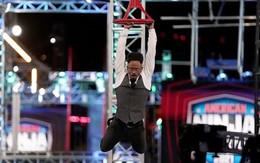 Chàng trai mặc vest thi 'Chiến binh Ninja Mỹ' cực ngầu