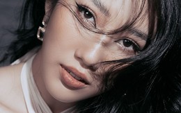 Một năm bận rộn, Thúy Ngân vẫn thăng hạng nhan sắc