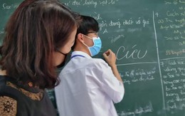 Ảnh vui 15/10: Nam sinh cầu cứu bạn học bị cô giáo bắt thóp