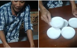 Chàng trai dùng 2 ngón tay nâng 5 bát nước đầy cùng một lúc