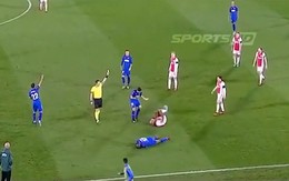 Cầu thủ nằm sân vờ lăn lóc để trêu ngươi đối thủ ăn vạ