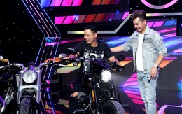 Lâm Vũ chạy mô tô khủng đại náo sân khấu gây ngỡ ngàng