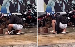 Chàng trai khổ sở với chiếc dép bị trượt lên cổ chân