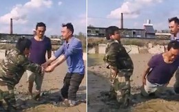 Chơi với bạn hết mình mà bạn chơi lại hết hồn