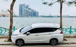 Tài xế 'lùi chuồng' đỉnh cao gây xôn xao mạng xã hội