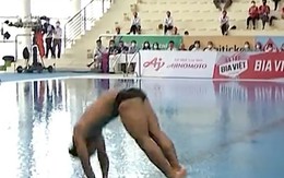 Pha nhảy cầu tiếp nước bằng bụng của VĐV Thái Lan ở SEA Games 31