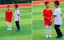 Khi thầy bảo vào sân theo nó như hình với bóng