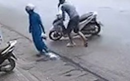 Pha dắt xe hộ lao vào vỉa hè một nốt nhạc