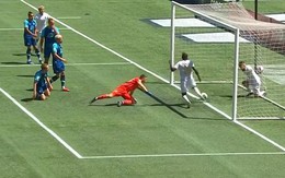 Cầu thủ ăn mừng có 1-0-2 khiến đội nhà mất oan bàn thắng