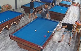 Chàng trai ngán ngẩm khi bạn liên tục lượm được siêu phẩm bida rùa