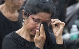 Video người Thái đổ về Bangkok dự lễ tang đức vua