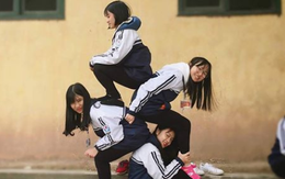 Chụp ảnh 'ngồi chồng lên nhau': vui nhưng coi chừng nguy hiểm