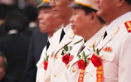 Giáo sư: ông là ai, đang làm gì?