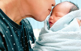 Đừng ôm và hôn bé khi bạn bị ốm