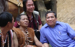 Bí thư huyện viết 'Prá Cơ Tu'