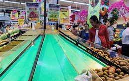 Các siêu thị đông nghịt trước giờ đóng cửa