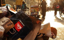 Sau lệnh cấm túi nilông, New York chuẩn bị đánh thuế túi giấy