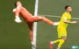 Video thủ môn 'đá nguội' đối thủ và cái kết đắng