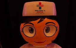 Lần đầu ứng dụng robot hỗ trợ người bệnh và lau dọn vệ sinh