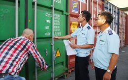 Doanh nghiệp ‘kêu trời’ vì hàng quá cảnh bị hải quan ‘khui’ kiểm tra thủ công