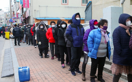 Người đàn ông 'trốn' cách ly để ra đường... mua khẩu trang