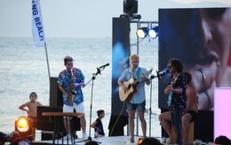 Kéo khách ùn ùn đến bãi biển Hội An sau COVID-19, đầu bếp được khen thưởng