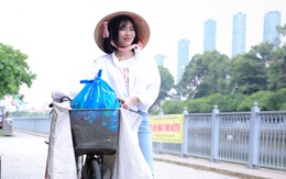 Diệu Nhi đi nhặt, xin chai lọ giúp ông bà cụ nhặt ve chai