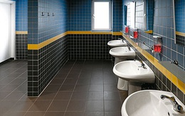 Nghiên cứu mới nhắc đeo khẩu trang khi vào nhà vệ sinh, vì sao?