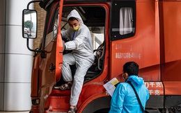 Chủ tịch UBND TP.HCM: Theo dõi sát biến chủng Omicron, tăng kiểm dịch y tế tại cửa khẩu