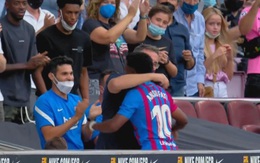 Tái xuất sau 10 tháng, 'thần đồng' Ansu Fati ghi bàn giúp Barca thắng đậm