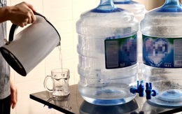 Dân không mua được nước bình vì đại lý không được cấp 'giấy đi đường'