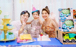 Con gái Pha Lê phấn khích vì được bố mẹ đến trường tổ chức sinh nhật