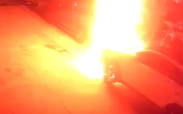 Điều tra vụ thanh niên châm lửa đốt xe hơi tiền tỉ ở Bình Chánh