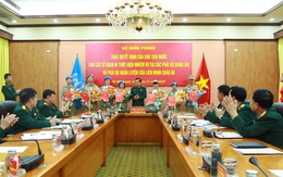 Trao quyết định cho sĩ quan đi gìn giữ hòa bình Liên Hiệp Quốc