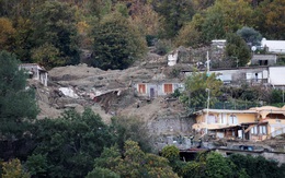 Thợ lặn tìm kiếm người mất tích sau vụ sạt lở kinh hoàng ở đảo du lịch Ý