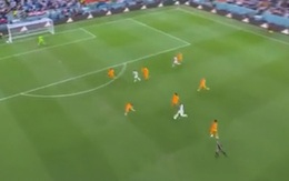 Khoảnh khắc Messi chọc khe xé toang hàng phòng ngự Hà Lan