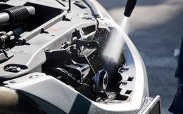 ‘Có nên tự rửa khoang động cơ ô tô?’